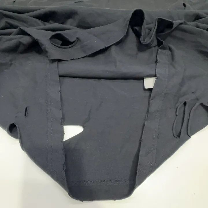Balenciaga Balenciaga Distressed Print Short Sleeve T-Shirt Size US S / EU 44-46 / 1 - 9 Thumbnail