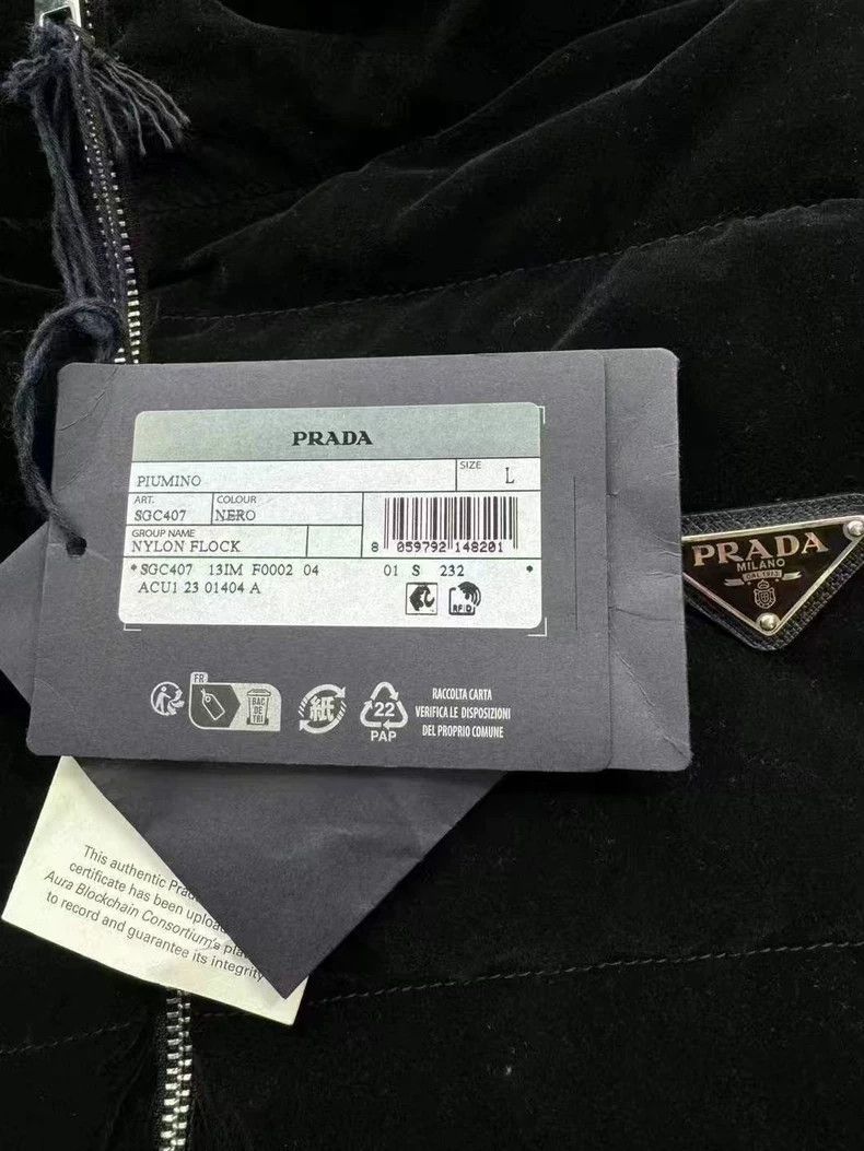 Prada prada black velvet puffer jacket Size US L / EU 52-54 / 3 - 3 Thumbnail