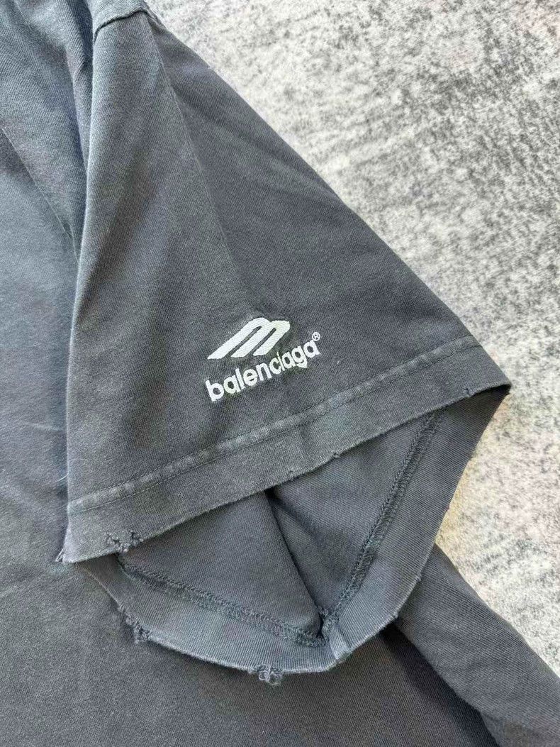 Balenciaga balenciaga black distressed short sleeve t-shirt Size US M / EU 48-50 / 2 - 5 Thumbnail