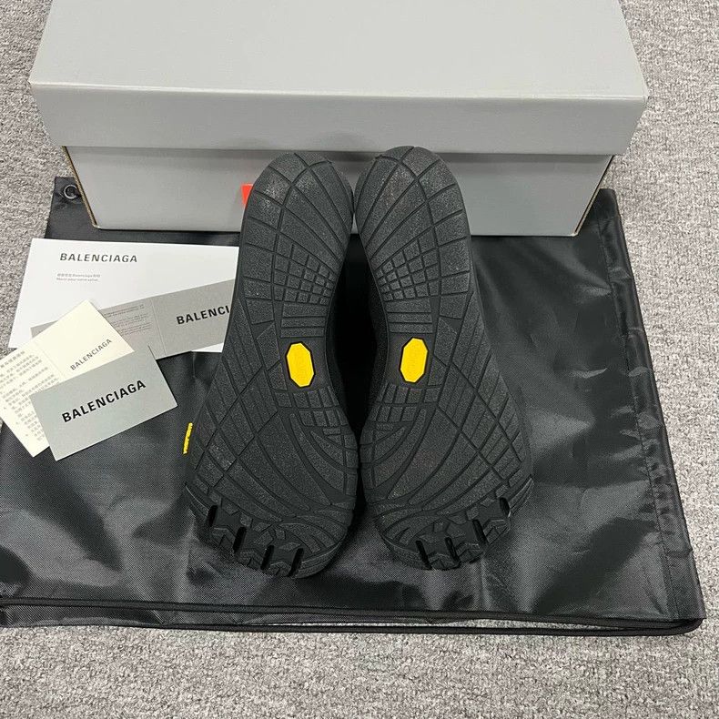 Balenciaga balenciaga five-finger sock-style shoes Size US 7 / EU 40 - 6 Thumbnail