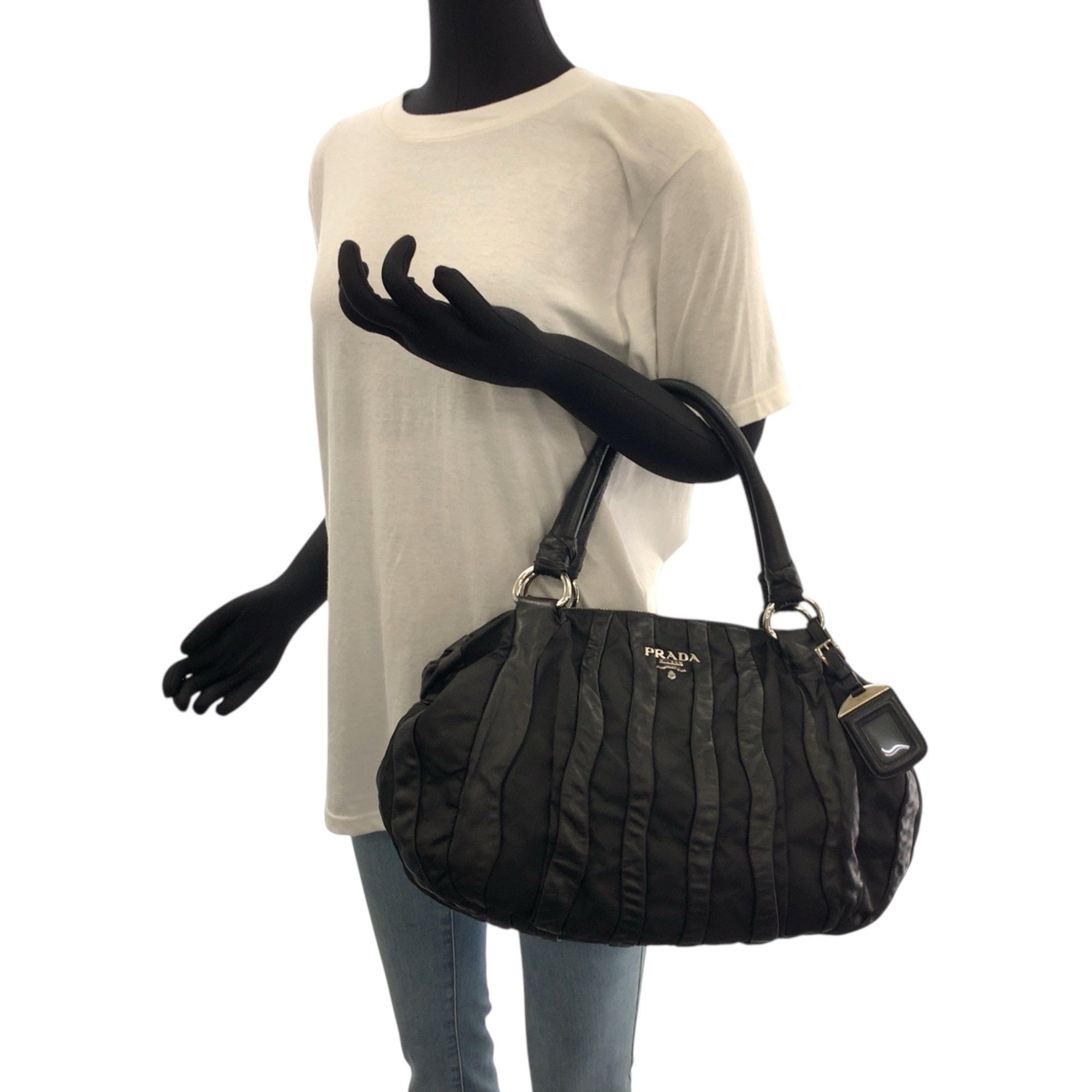 Prada Prada Nappa gauffré shoulder Size ONE SIZE - 9 Thumbnail