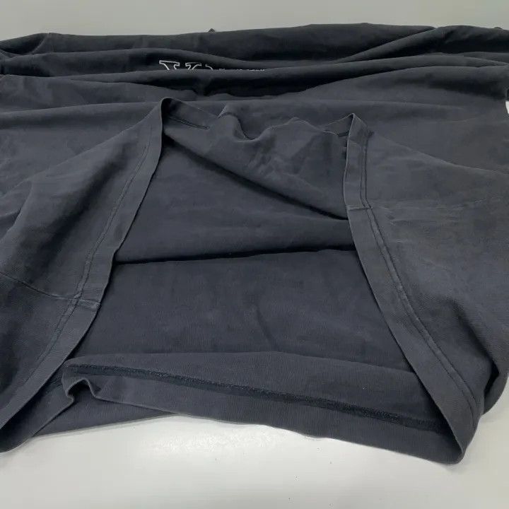 Balenciaga Balenciaga Long Sleeve Graphic T-Shirt for Men Size US M / EU 48-50 / 2 - 13 Thumbnail