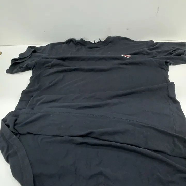 Balenciaga Balenciaga Black Short Sleeve T-Shirt for Men Size US L / EU 52-54 / 3 - 8 Thumbnail