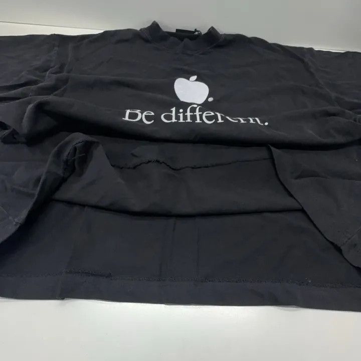 Balenciaga Balenciaga Be Different Apple Logo T-Shirt Size US S / EU 44-46 / 1 - 9 Thumbnail