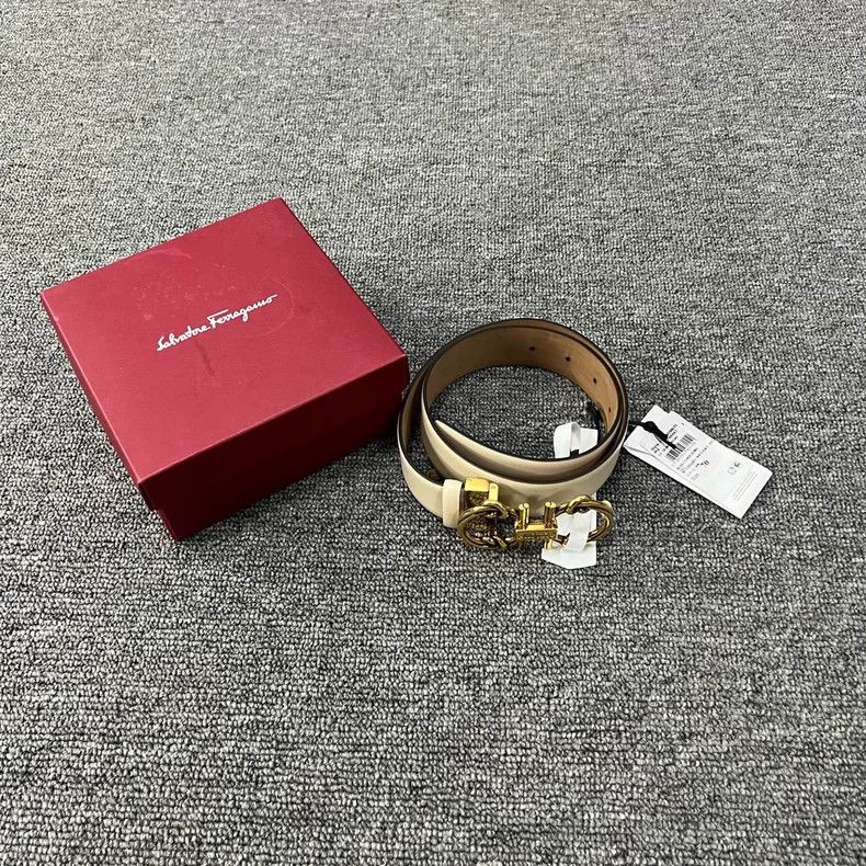 Salvatore Ferragamo Ferragamo Beige Belt with Gold Logo Buckle Size ONE SIZE - 5 Thumbnail