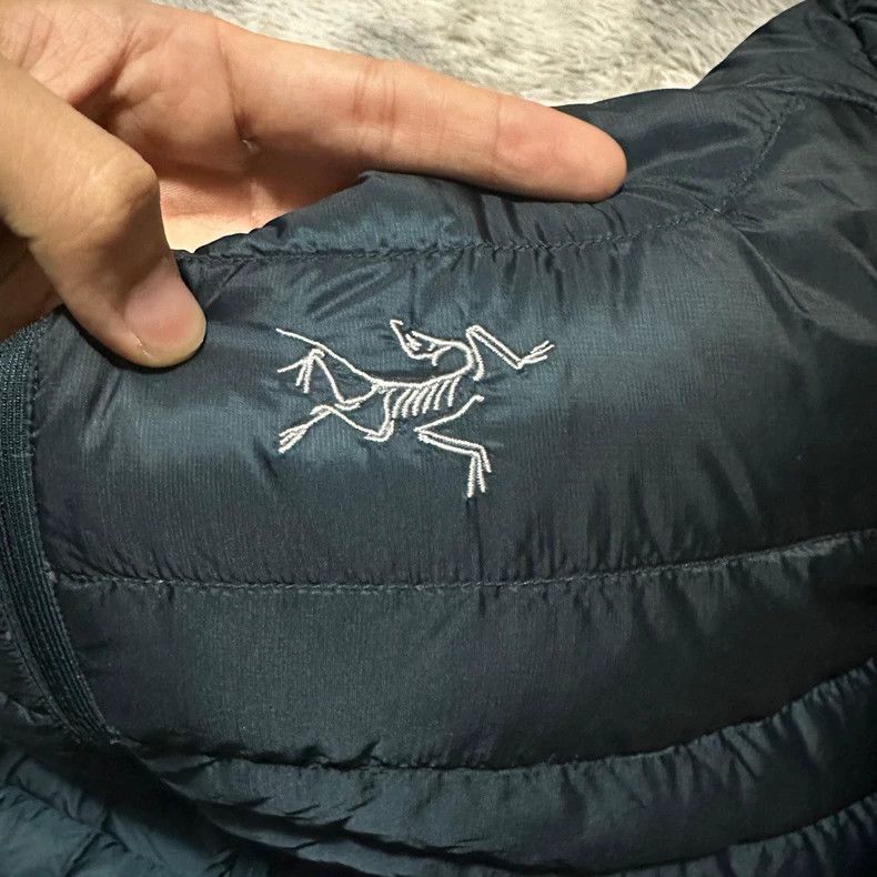 Arc'teryx Arcteryx Cerium LT Down Jacket in Dark Green Size US S / EU 44-46 / 1 - 3 Thumbnail