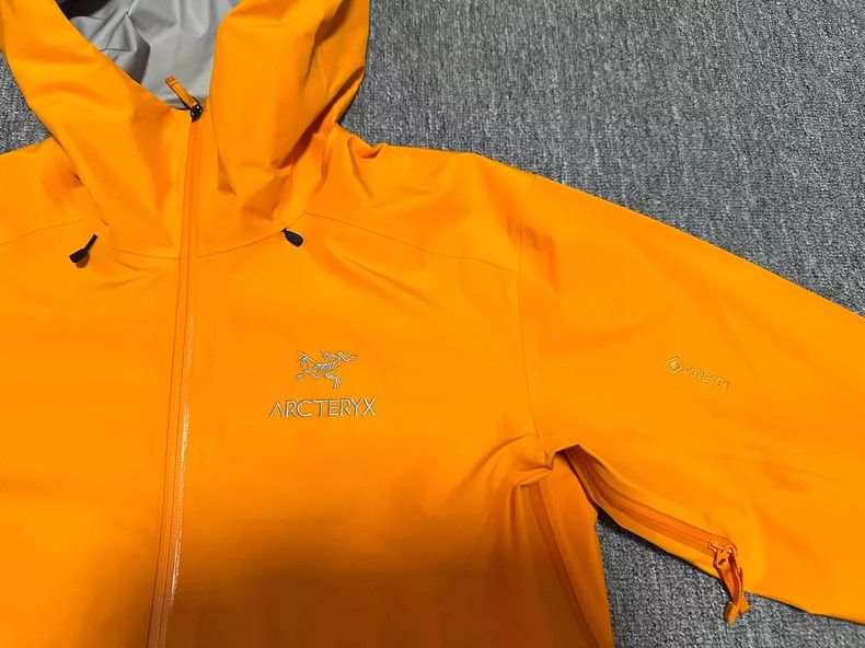 Arc'teryx Arcteryx Beta LT Jacket in Flame Yellow Size M / US 6-8 / IT 42-44 - 2 Thumbnail