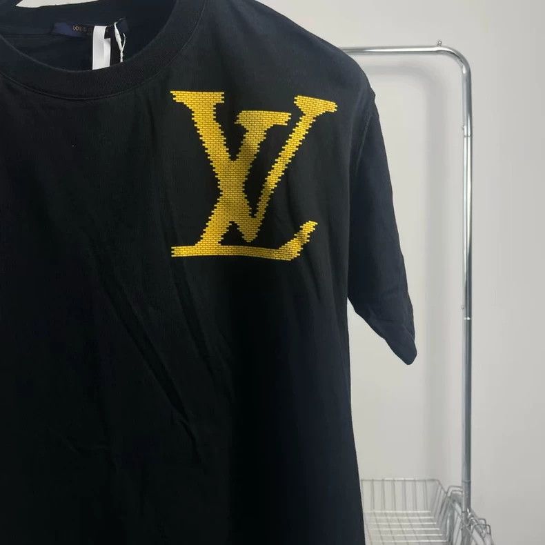 Louis Vuitton louis vuitton yellow logo short sleeve t-shirt Size US M / EU 48-50 / 2 - 3 Thumbnail