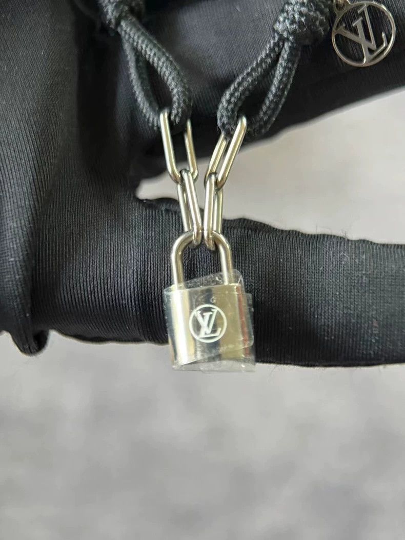 Louis Vuitton louis vuitton charity lock bracelet Size ONE SIZE - 2 Thumbnail