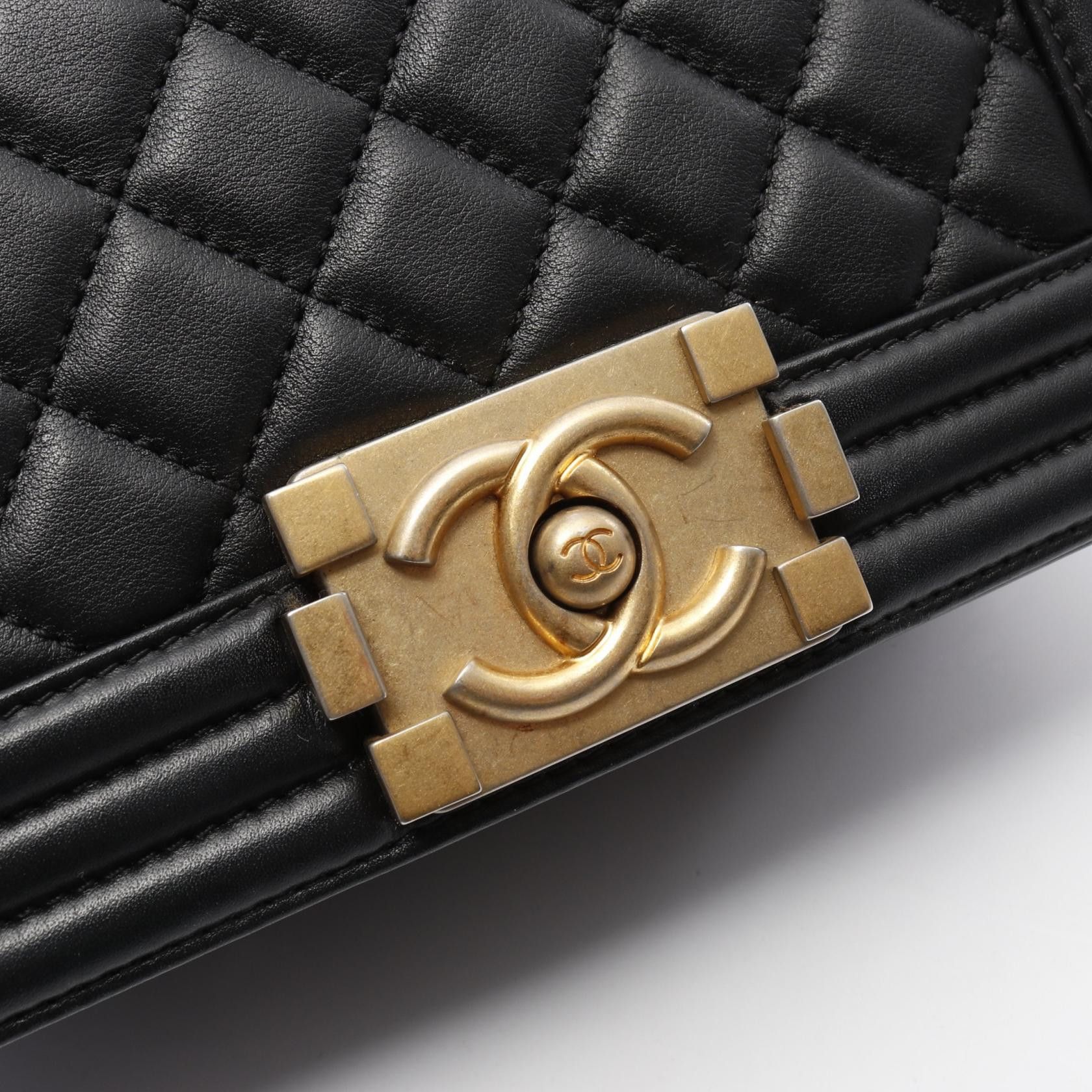 Chanel Chanel Chanel Boy Chanel Leather Shoulder Bag Leather Shoulder Bag A67085 Size ONE SIZE - 9 Thumbnail