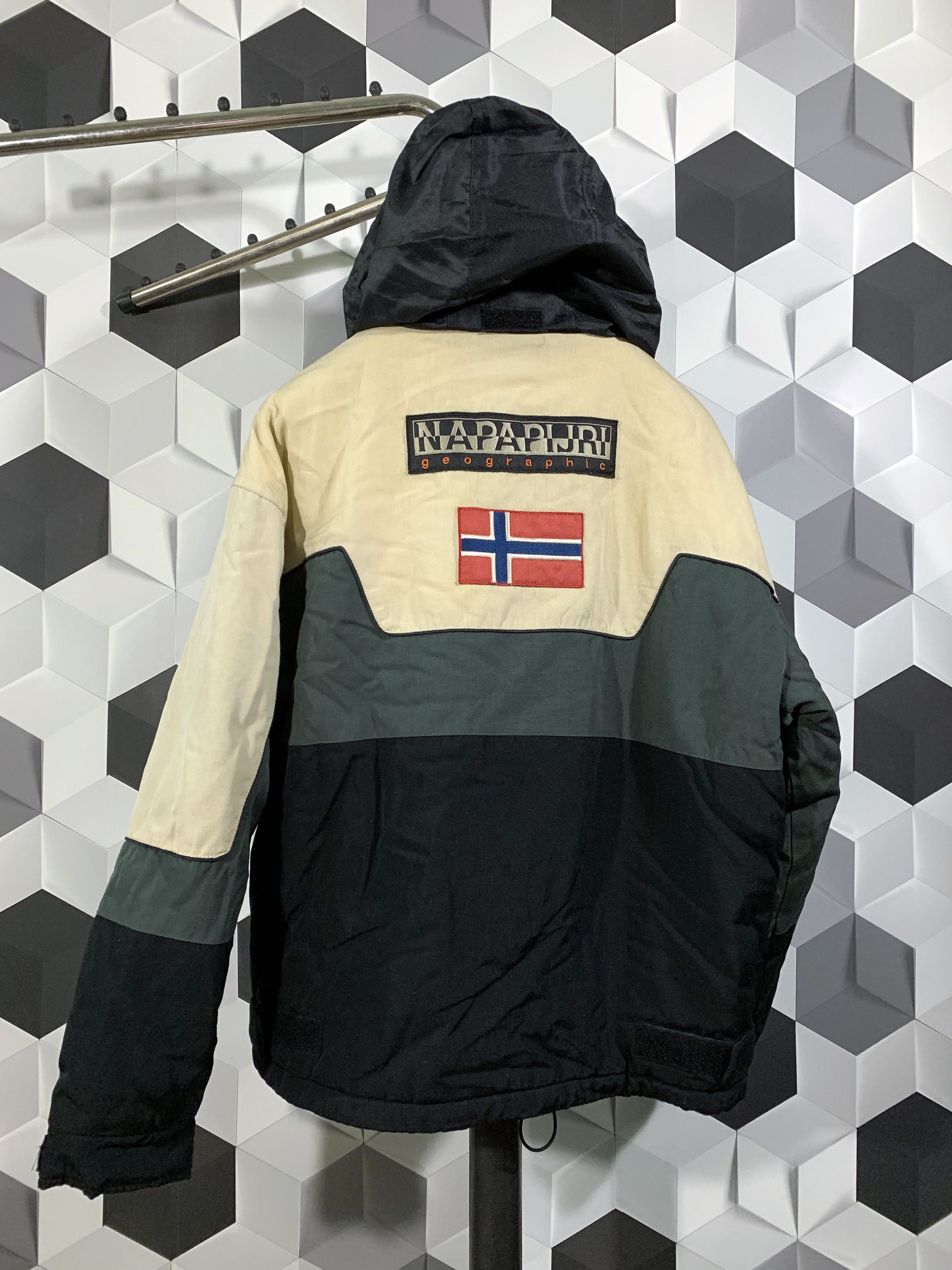 Napapijri × Vintage Napapijri Geographic Voyage vintage