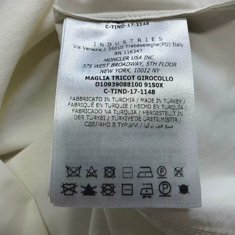 Moncler moncler short sleeve dress in white Size US M / EU 48-50 / 2 - 5 Thumbnail