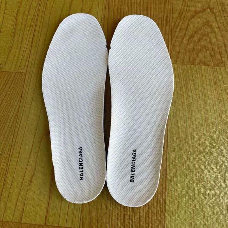 Balenciaga Balenciaga Triple S White Chunky Sneakers Size US 5 / EU 37 - 9 Thumbnail
