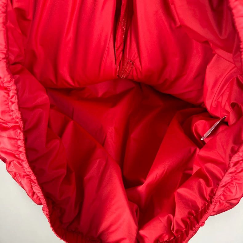 Supreme supreme red logo embossed down jacket Size US M / EU 48-50 / 2 - 7 Thumbnail
