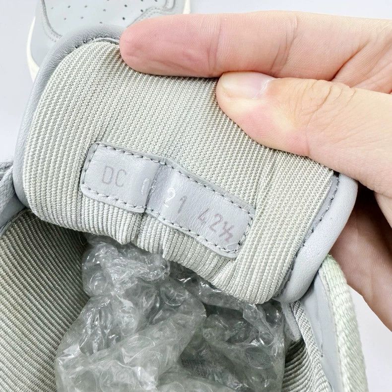 Dior dior b27 gray and white graffiti sneakers Size US 9.5 / EU 42-43 - 6 Thumbnail