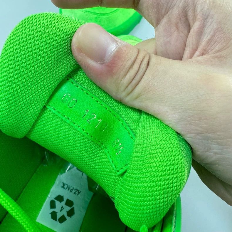 Louis Vuitton louis vuitton fluorescent green trainer sneakers Size US 8.5 / EU 41-42 - 5 Thumbnail