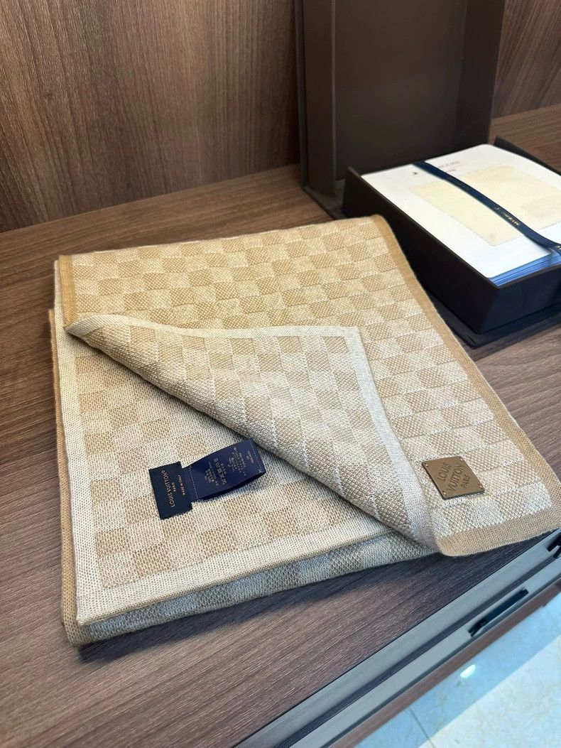 Louis Vuitton louis vuitton damier soft warm scarf Size ONE SIZE - 5 Thumbnail