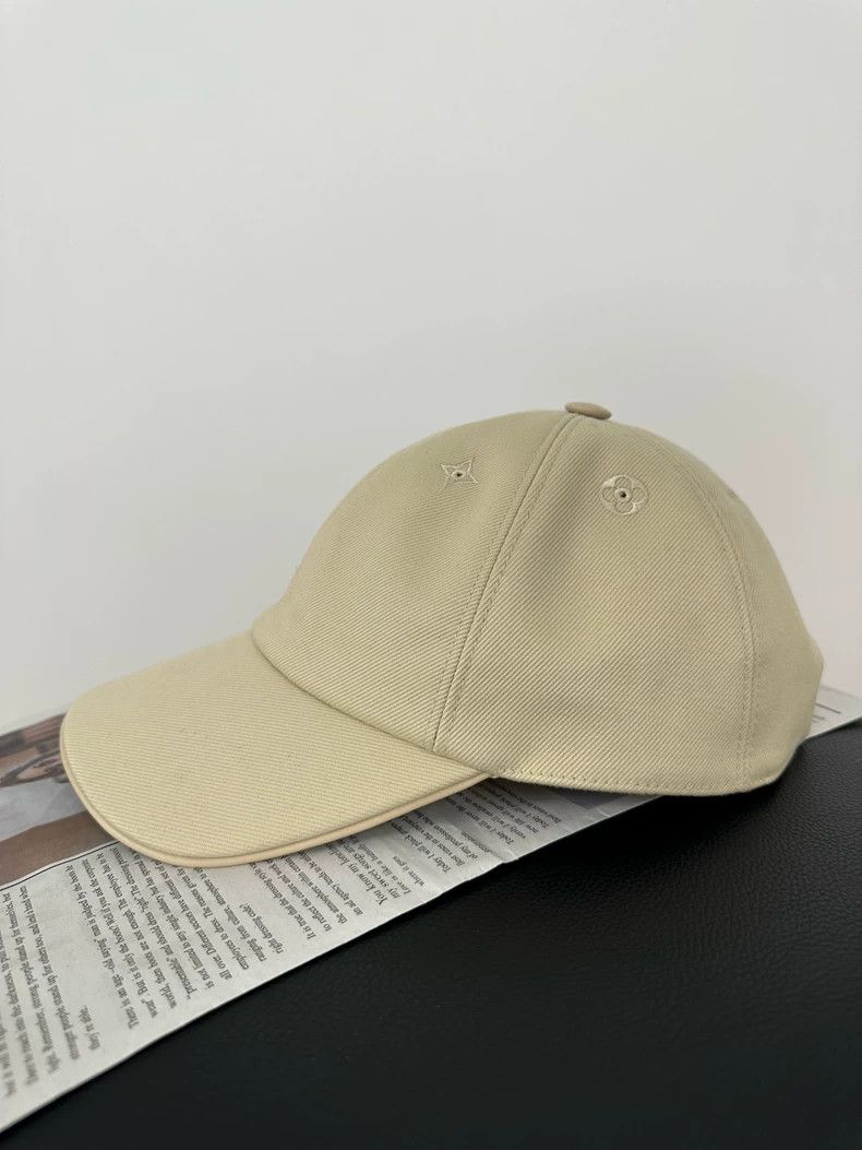 Louis Vuitton louis vuitton beige metal logo baseball cap Size ONE SIZE - 4 Thumbnail