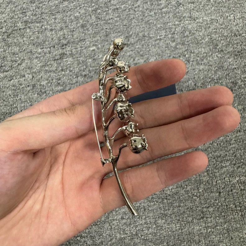 Dior elegant silver lily flower brooch with diamonds Size ONE SIZE - 6 Thumbnail