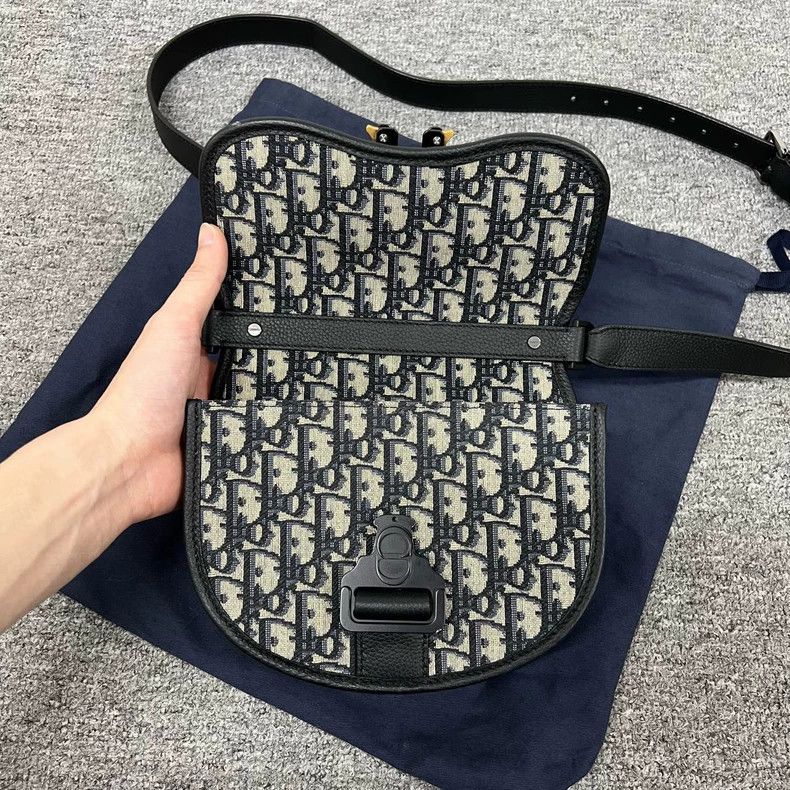 Dior dior oblique messenger bag in excellent condition Size ONE SIZE - 4 Thumbnail