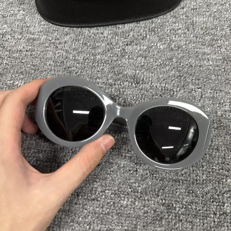 Balenciaga balenciaga twisted lens sunglasses with case Size ONE SIZE - 2 Thumbnail