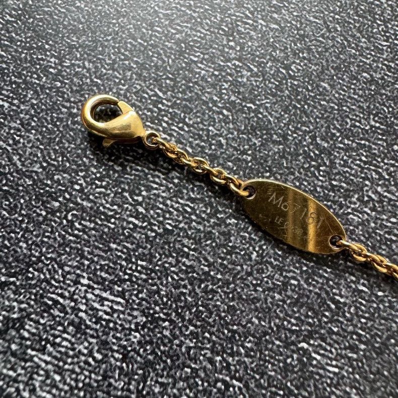 Louis Vuitton Louis Vuitton Gold Letter Bracelet Size ONE SIZE - 4 Thumbnail