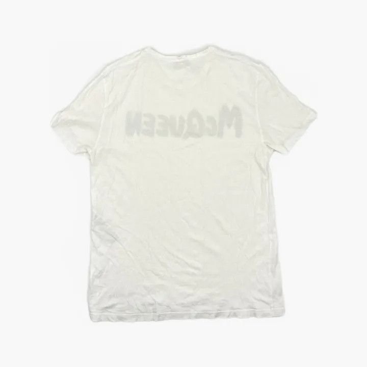 Alexander McQueen Alexander McQueen White Logo Graphic T-Shirt 0079 Size US L / EU 52-54 / 3 - 3 Thumbnail