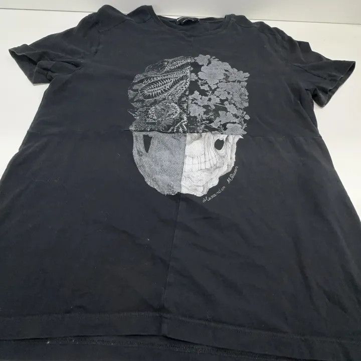 Alexander McQueen Alexander McQueen Black Skull Graphic T-Shirt 0079 Size US M / EU 48-50 / 2 - 9 Thumbnail