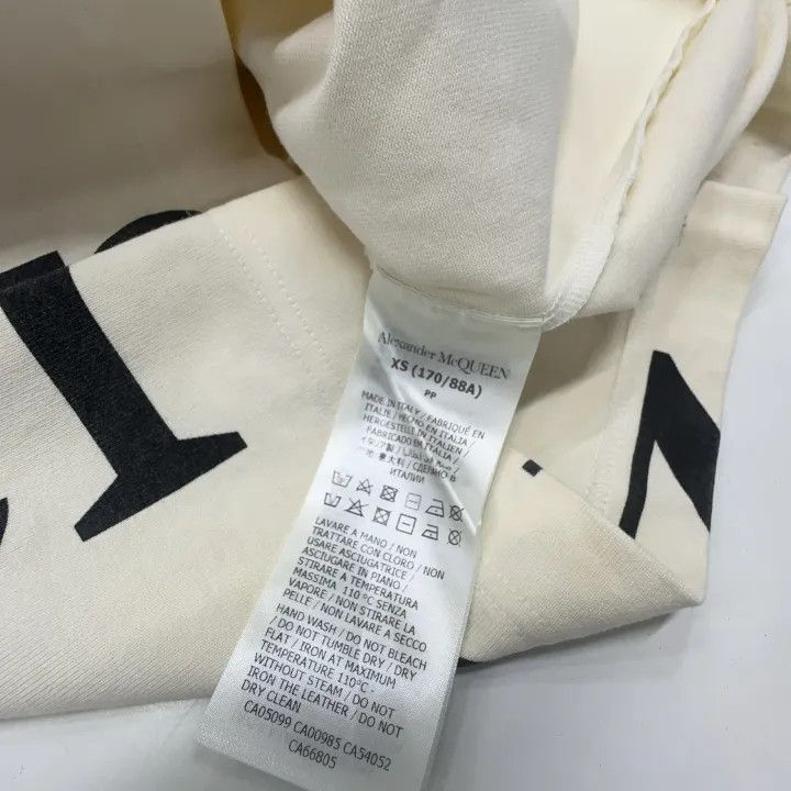 Alexander McQueen Alexander McQueen SS23 Casual Letter Print T-Shirt 0079 Size US XS / EU 42 / 0 - 6 Thumbnail