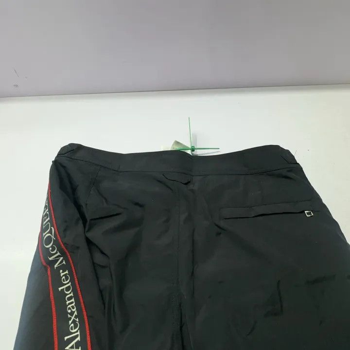 Alexander McQueen Alexander McQueen SS22 Black Cargo Shorts 0079 Size US 28 / EU 44 - 7 Thumbnail