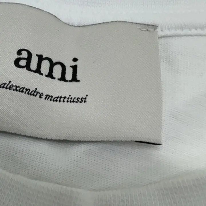 AMI AMI SS22 Heart Logo Embroidered T-Shirt 0079 Size US L / EU 52-54 / 3 - 12 Thumbnail