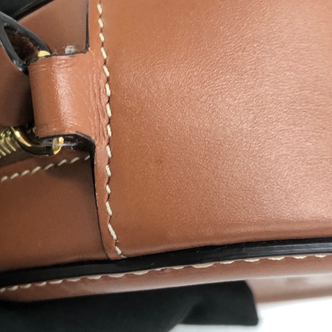 Celine Celine Celine Cuir Triomphe Calfskin Shoulder Bag Leather Shoulder Bag Size ONE SIZE - 3 Thumbnail