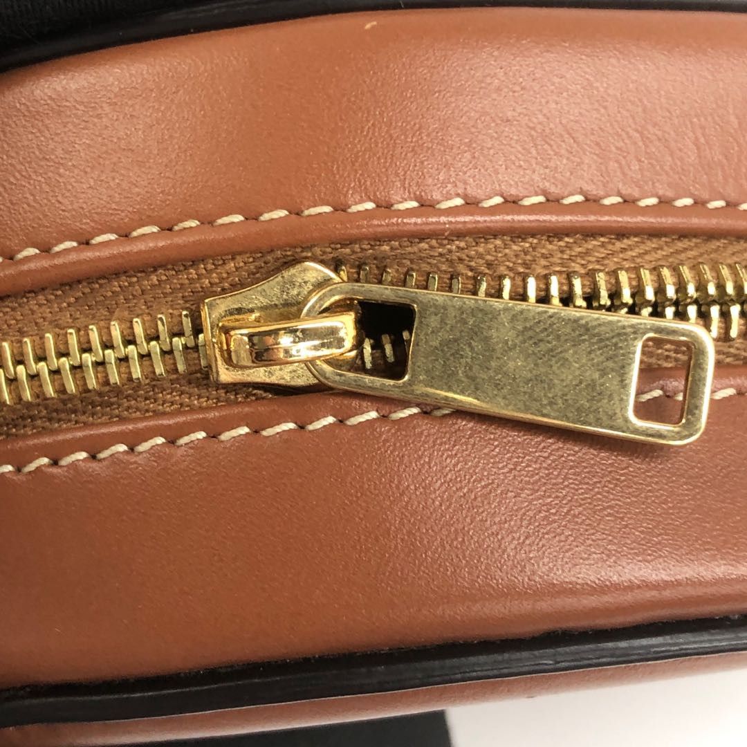 Celine Celine Celine Cuir Triomphe Calfskin Shoulder Bag Leather Shoulder Bag Size ONE SIZE - 6 Thumbnail