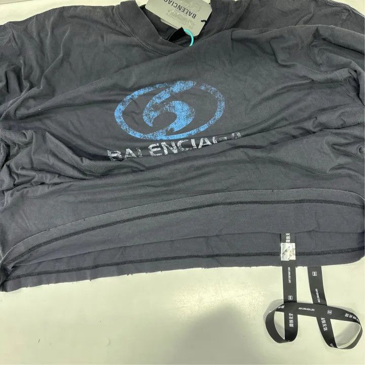Balenciaga Balenciaga Distressed Logo Graphic Short Sleeve T-Shirt 0079 Size US M / EU 48-50 / 2 - 8 Thumbnail