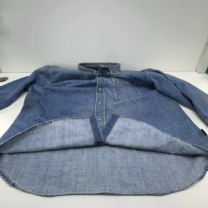 Balenciaga Balenciaga Solid Color Button-Up Long Sleeve Shirt 0079 Size US M / EU 48-50 / 2 - 7 Thumbnail