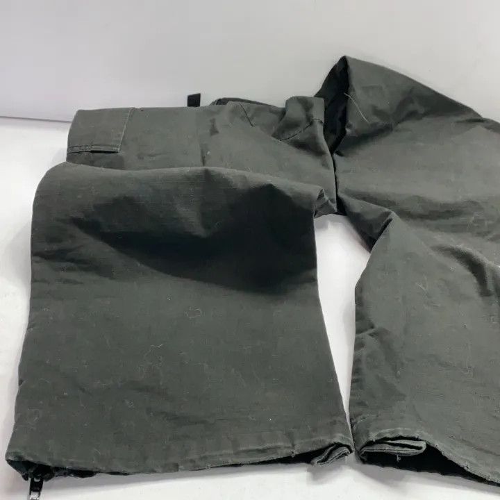 Balenciaga Balenciaga Black Raw Low Waist Cargo Pants 0079 Size US 44 / EU 60 - 14 Thumbnail