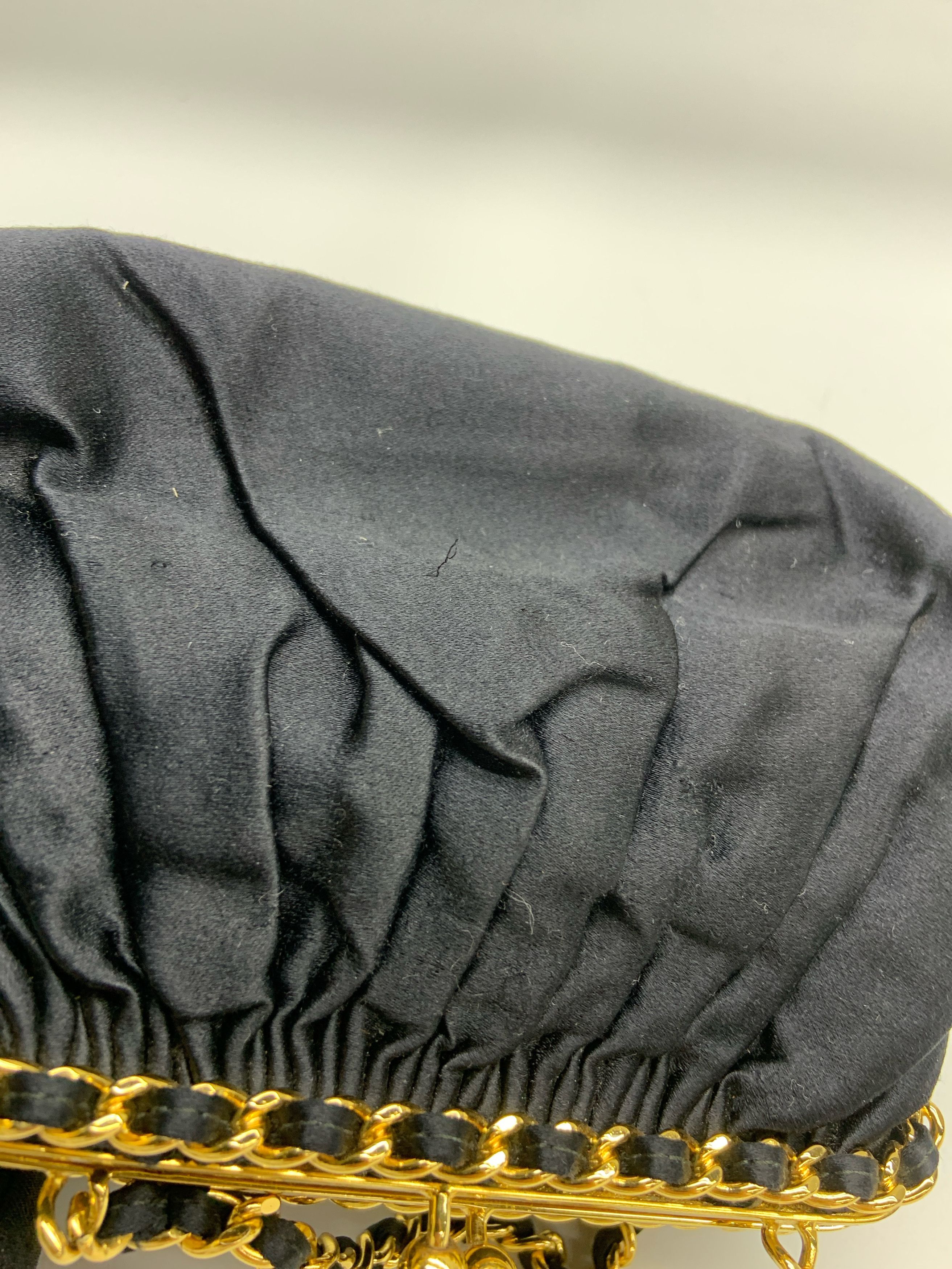 Chanel Chanel Chanel Kiss Lock Bag Velvet Shoulder Bag Others Shoulder Bag DUTY FREE for USA Size ONE SIZE - 5 Thumbnail
