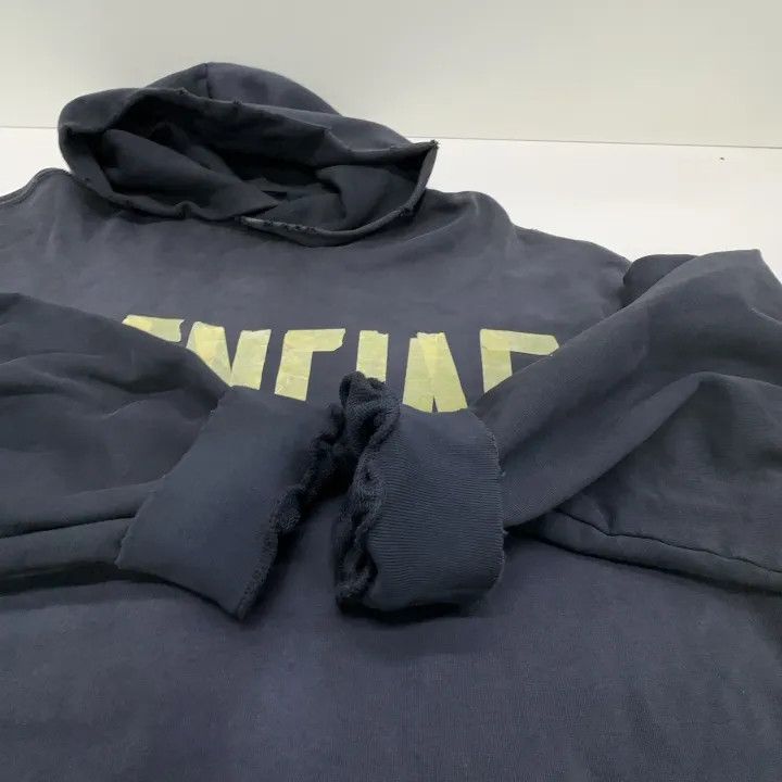 Balenciaga Balenciaga TAPE TYPE Logo Sweatshirt for Men 0079 Size US L / EU 52-54 / 3 - 9 Thumbnail