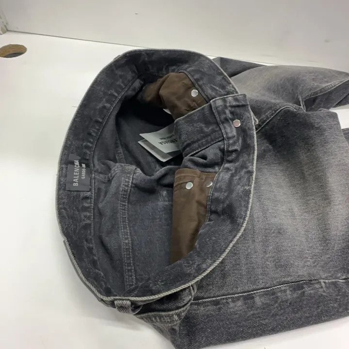 Balenciaga Balenciaga SS24 Washed Mid-Rise Flared Jeans 0079 Size US 30 / EU 46 - 7 Thumbnail