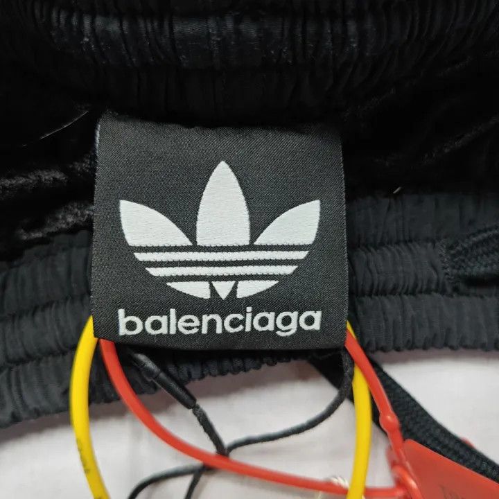 Balenciaga Balenciaga x Adidas Black Side Stripe Pants 0079 Size US 26 / EU 42 - 2 Thumbnail