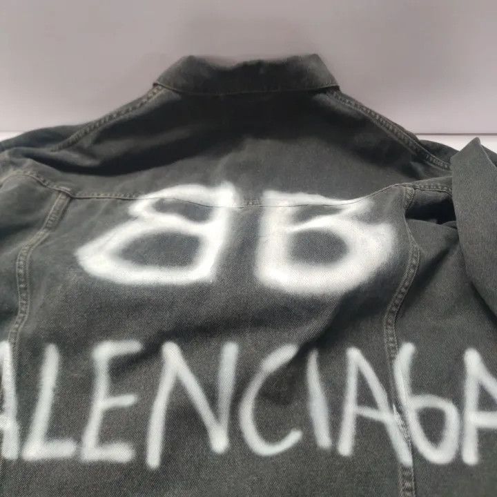 Balenciaga Balenciaga Spray Effect Logo Denim Jacket 0079 Size US S / EU 44-46 / 1 - 6 Thumbnail
