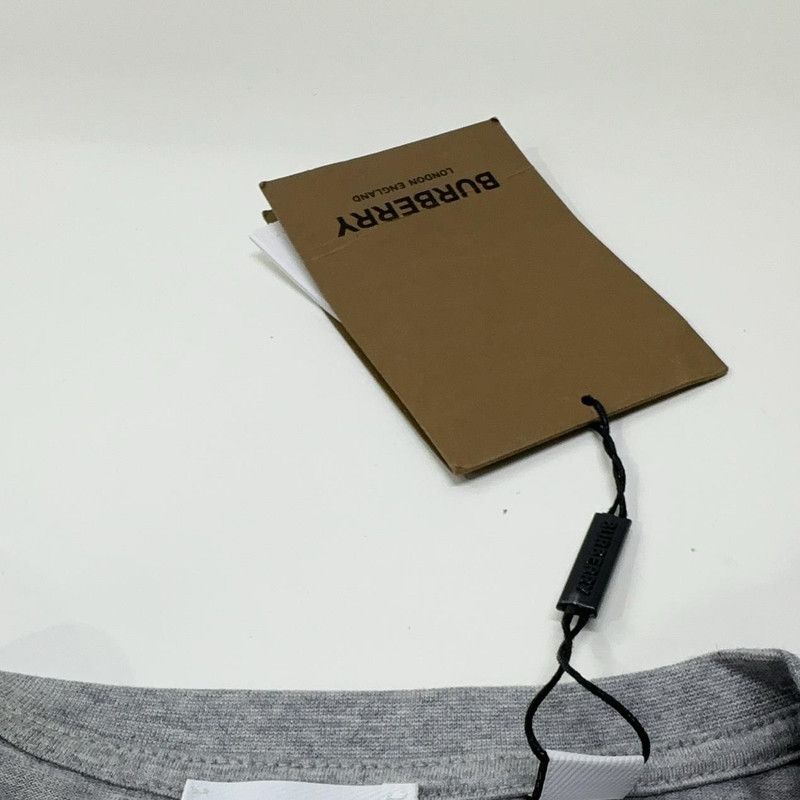 Burberry Burberry Letter Print V-Neck Short Sleeve T-Shirt 0079 Size US M / EU 48-50 / 2 - 8 Thumbnail