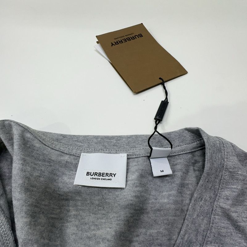 Burberry Burberry Letter Print V-Neck Short Sleeve T-Shirt 0079 Size US M / EU 48-50 / 2 - 11 Thumbnail