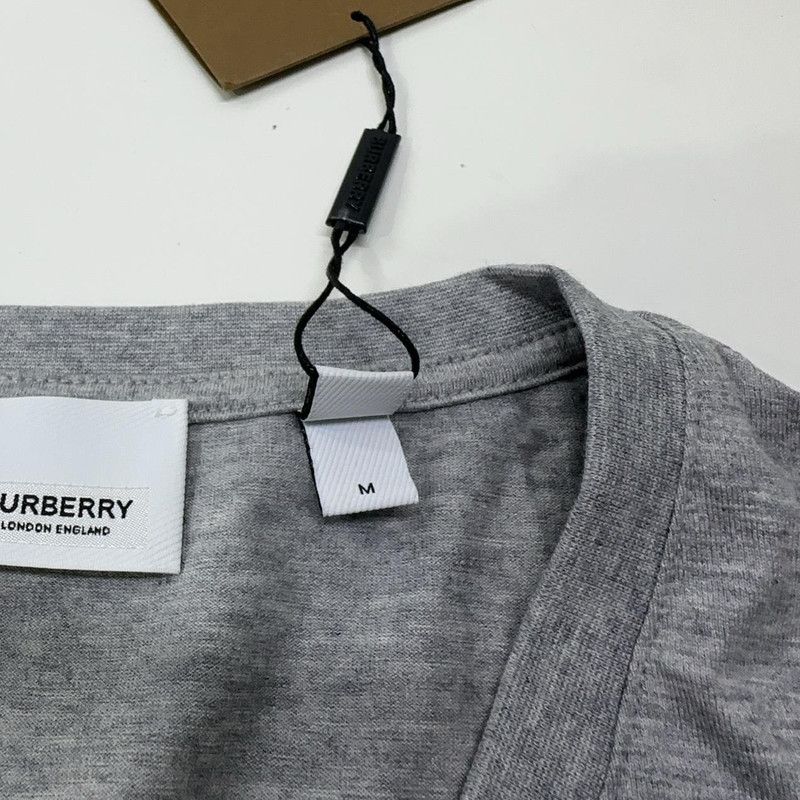 Burberry Burberry Letter Print V-Neck Short Sleeve T-Shirt 0079 Size US M / EU 48-50 / 2 - 9 Thumbnail
