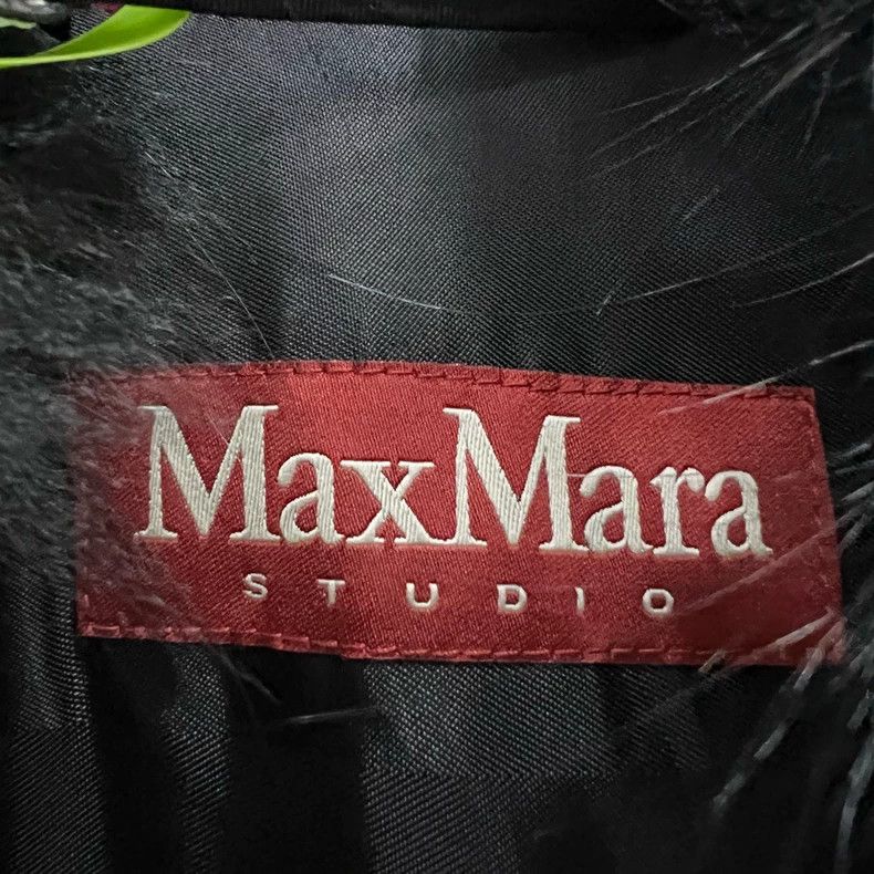 Max Mara Black Double-Breasted Coat with Fur Collar Size US M / EU 48-50 / 2 - 5 Thumbnail