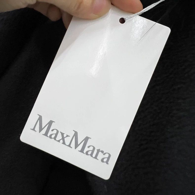 Max Mara Black Double-Breasted Coat with Fur Collar Size US M / EU 48-50 / 2 - 3 Thumbnail