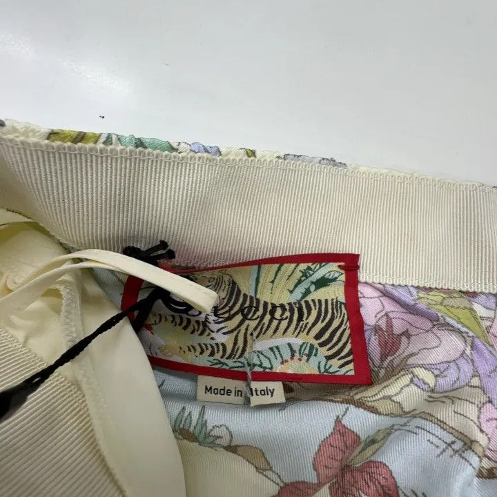 Gucci Gucci SS22 Printed Silk Shorts for Women Size 42" / US 20 - 6 Thumbnail