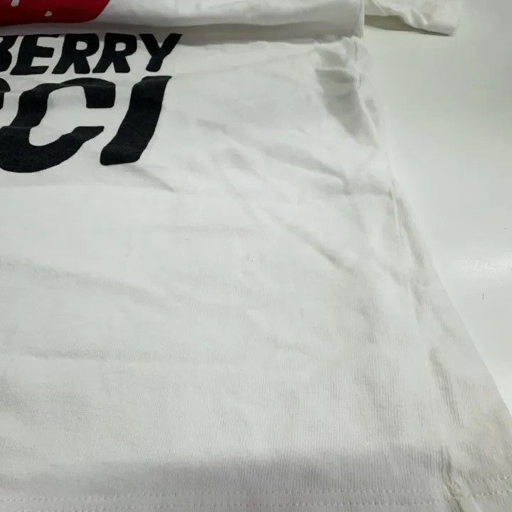Gucci Gucci Strawberry Print Cotton T-Shirt Size S / US 4 / IT 40 - 11 Thumbnail