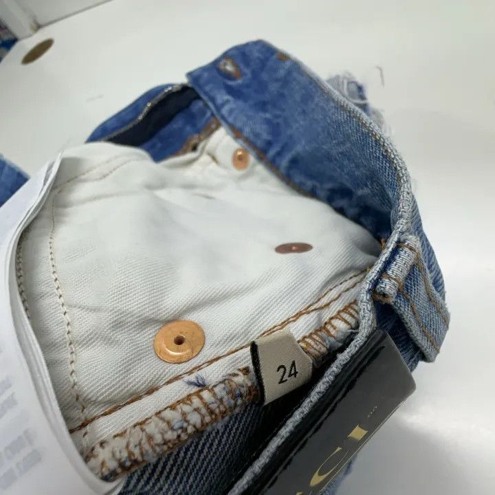 Gucci Gucci Casual Apple Pattern Denim Shorts Size 24" / US 00 / IT 34 - 6 Thumbnail