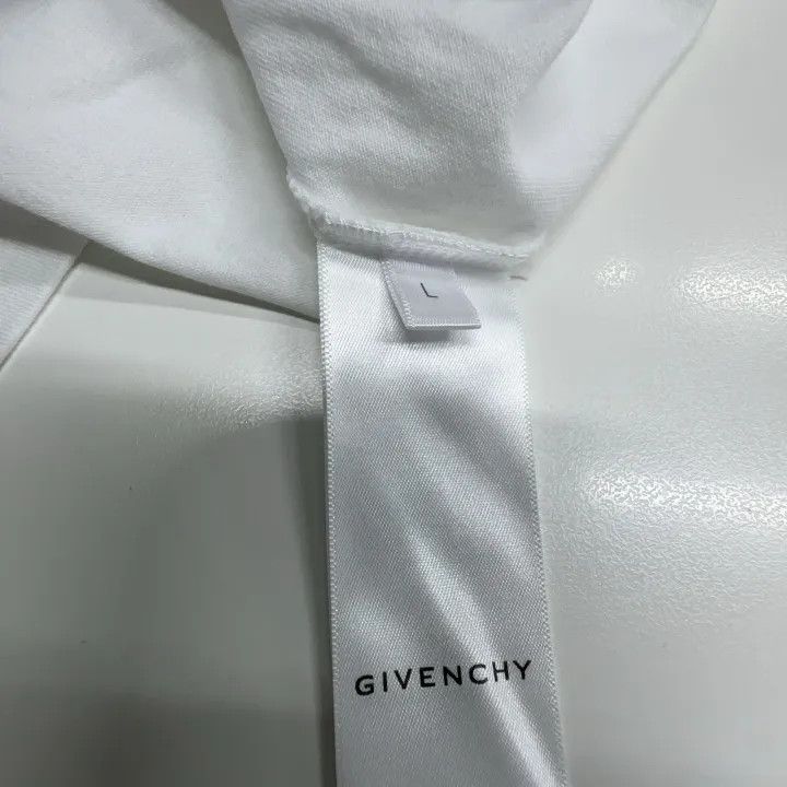 Givenchy Givenchy SS21 Turned Logo Short Sleeve T-Shirt Size L / US 10 / IT 46 - 4 Thumbnail